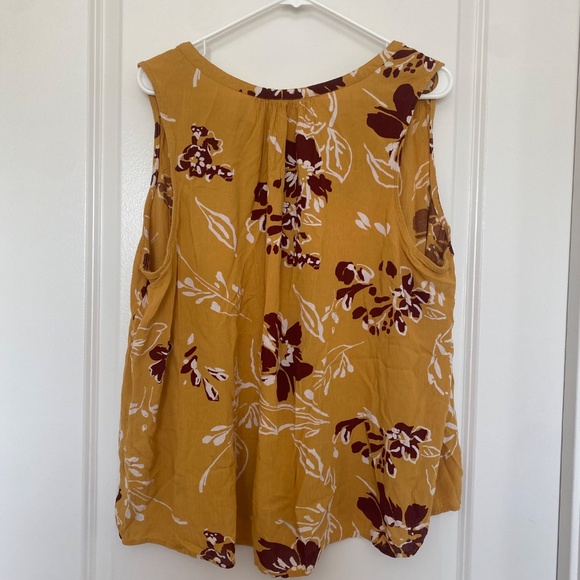 🛍️ GIFT IDEA! 🌼 GORGEOUS TANK BLOUSE 🌼 Yellow/Maroon Floral Print Flowy Top - Picture 2 of 10